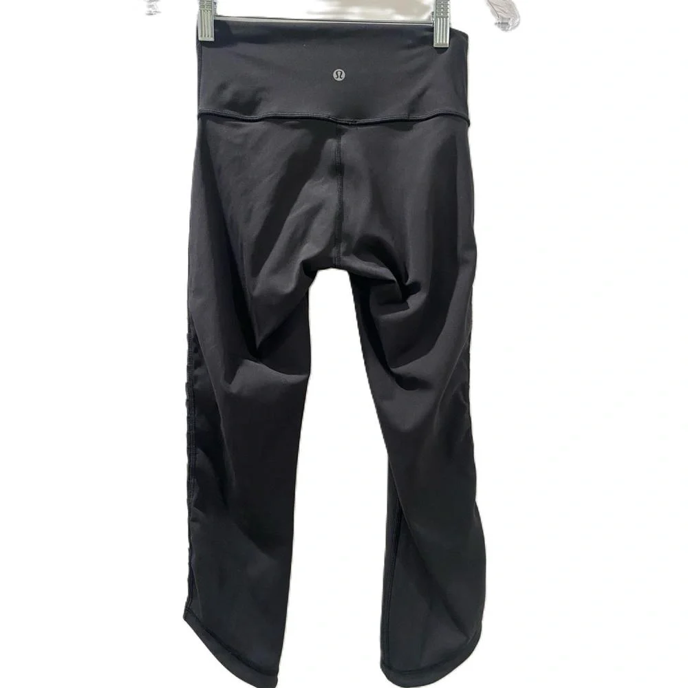 EUC!‎ Lululemon Sunshine Salutation Crop Leggings Mesh Inserts Black Size 4
